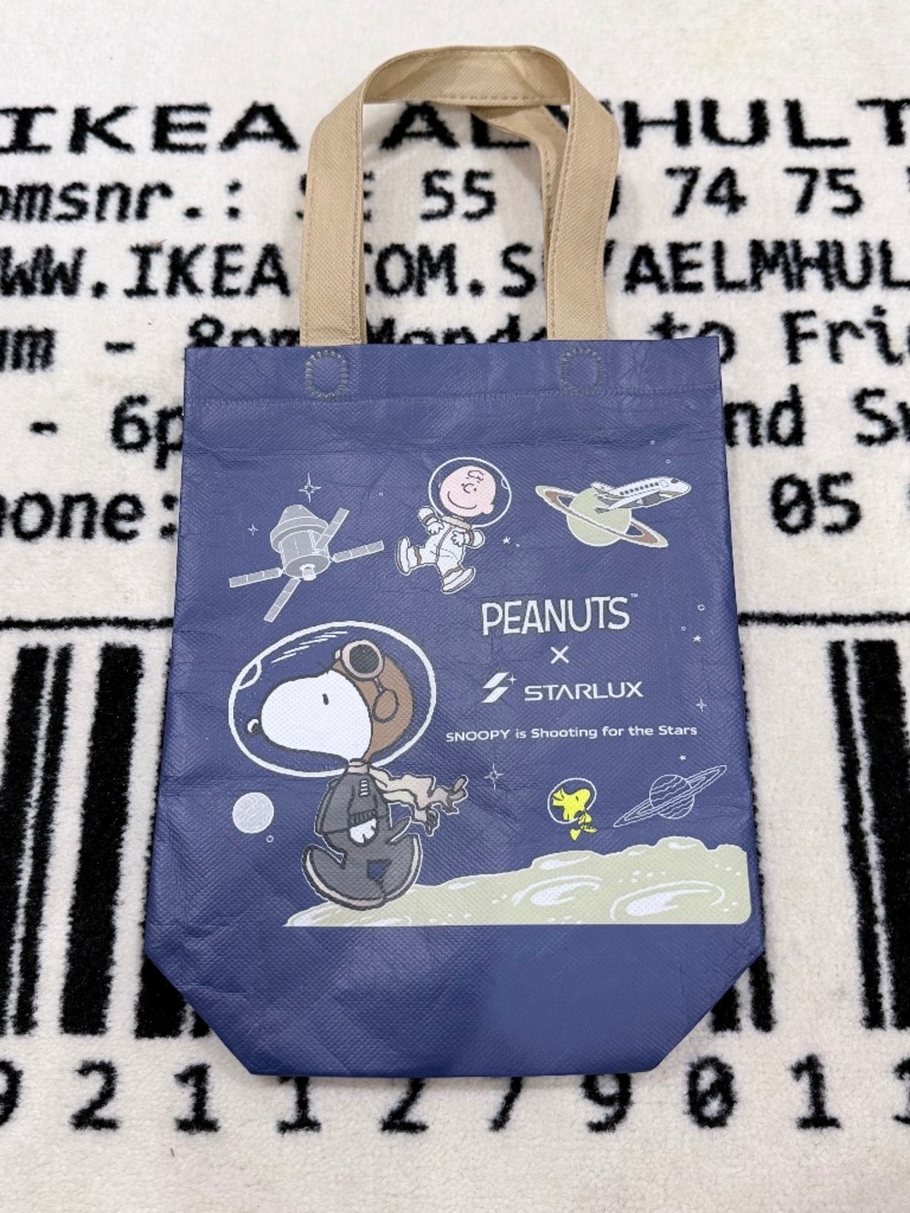 Starlux Airlines X Peanuts Shooting For The Stars Themed Polyester Tote Bag